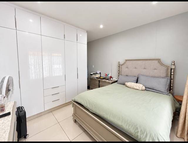 3 BEDROOM APARTMENT FOR SALE IN NEW TOWN CENTRE